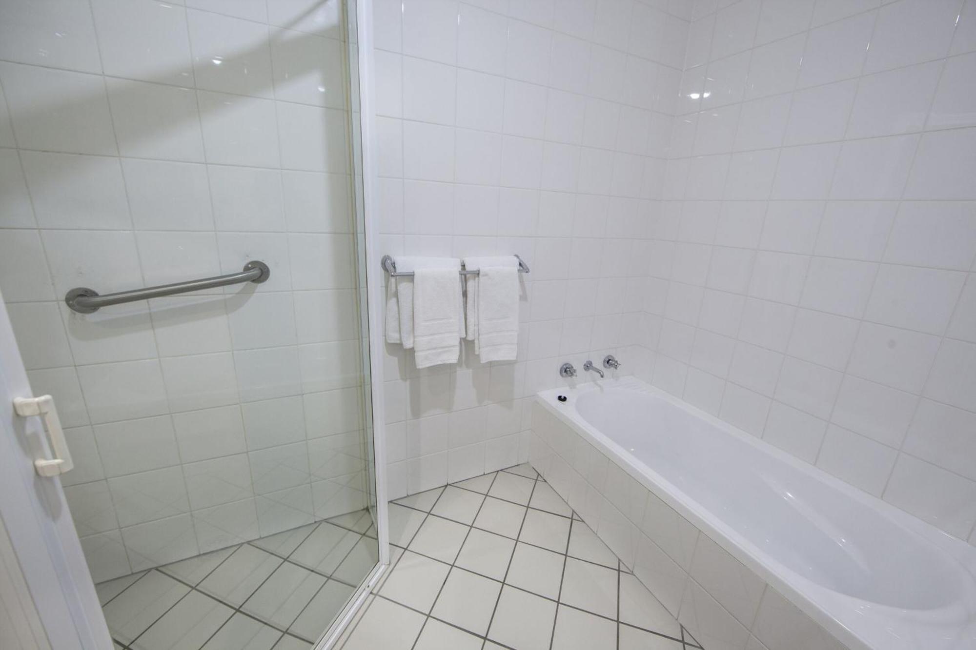 Redhill Cooma Motor Inn Buitenkant foto