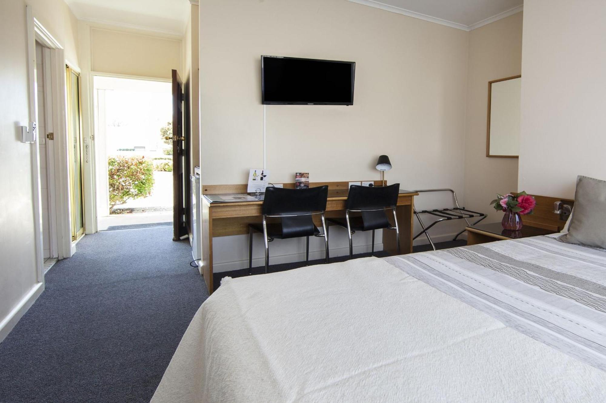 Redhill Cooma Motor Inn Buitenkant foto