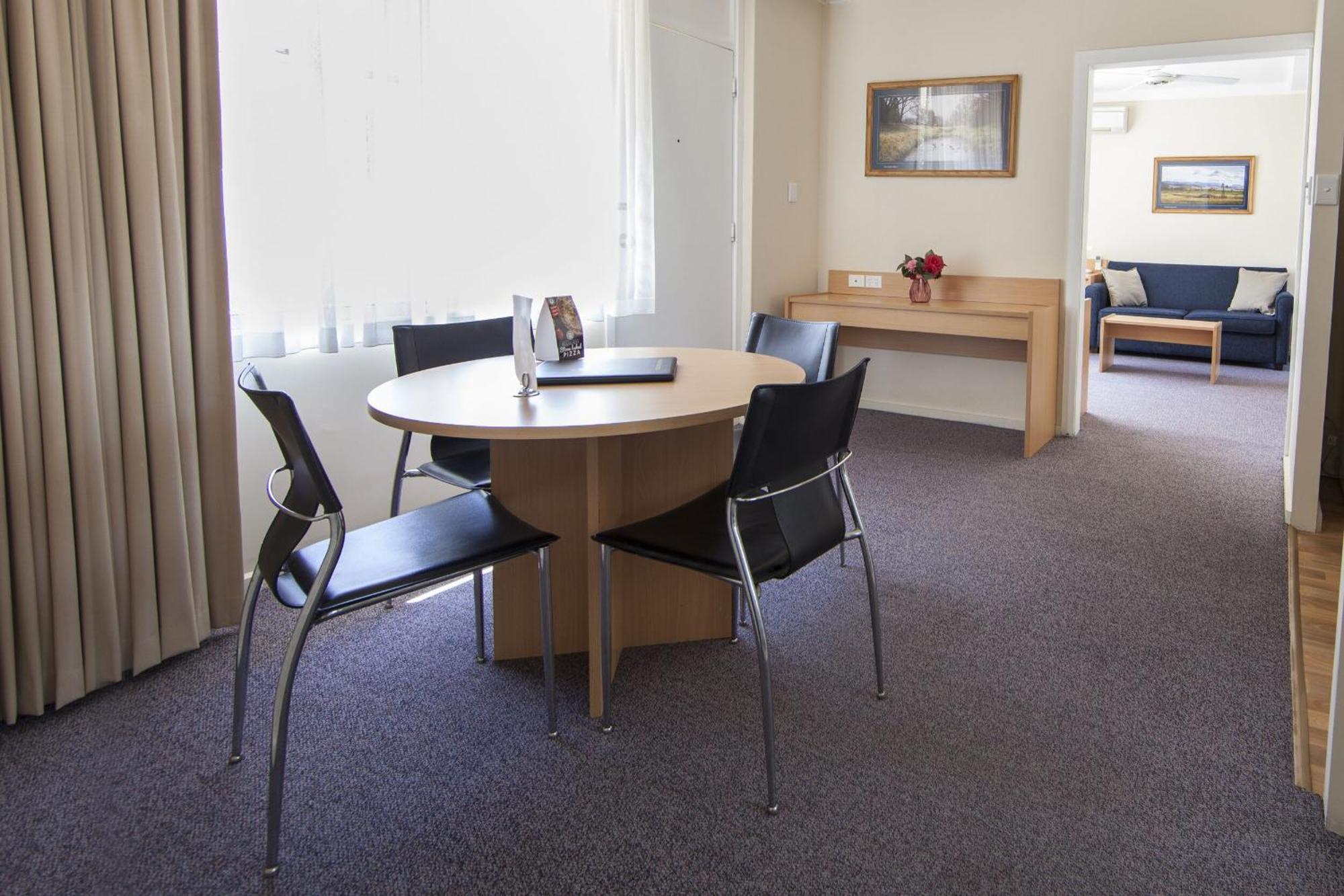 Redhill Cooma Motor Inn Buitenkant foto