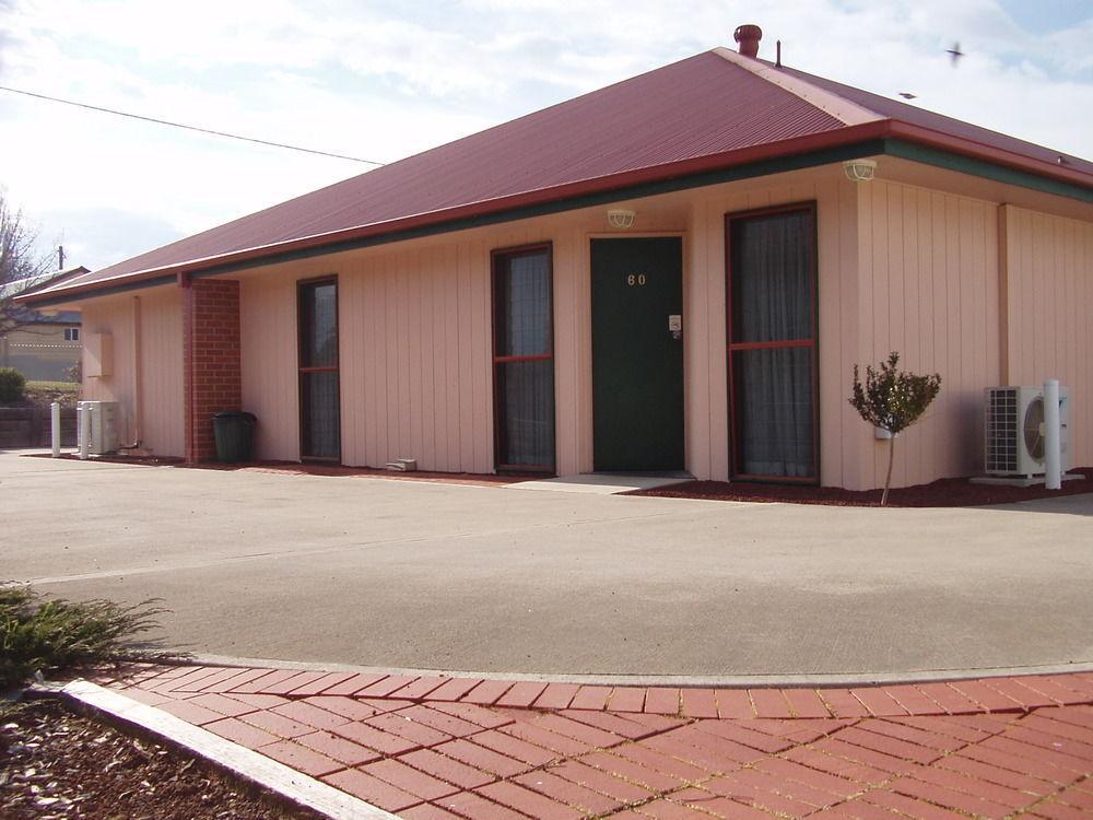 Redhill Cooma Motor Inn Buitenkant foto