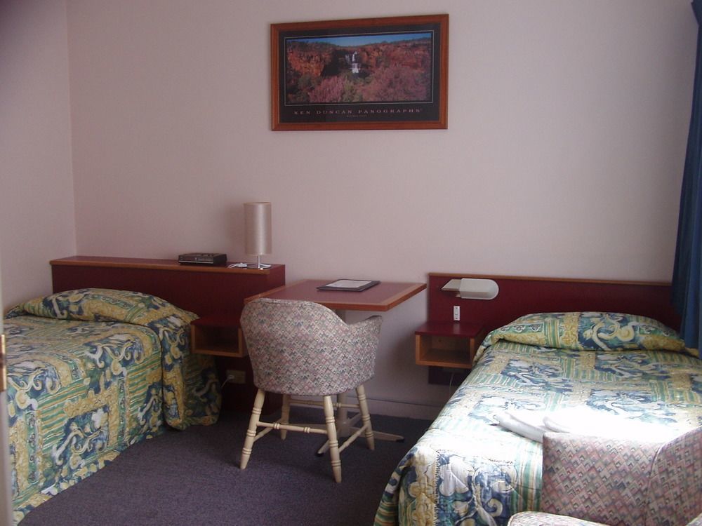 Redhill Cooma Motor Inn Buitenkant foto