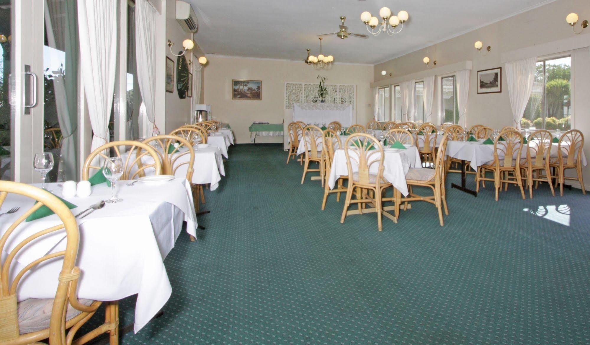 Redhill Cooma Motor Inn Buitenkant foto