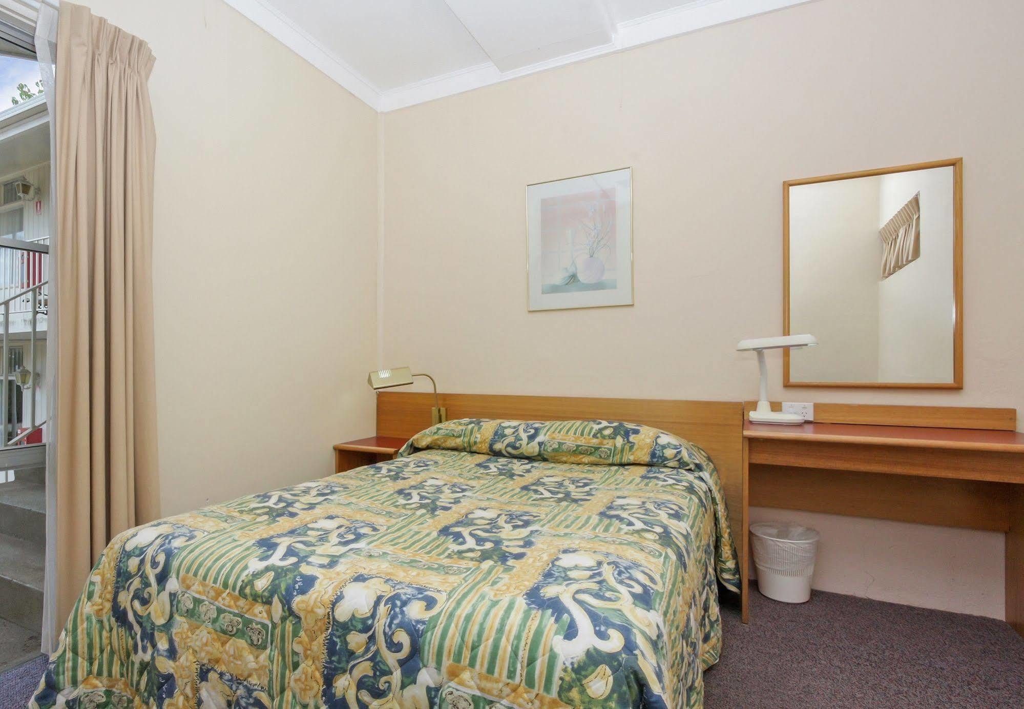 Redhill Cooma Motor Inn Buitenkant foto