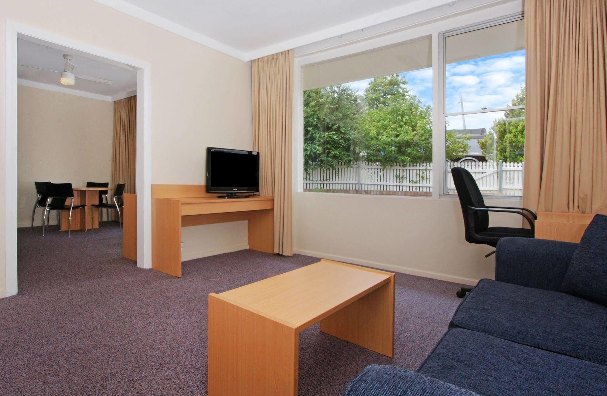 Redhill Cooma Motor Inn Buitenkant foto