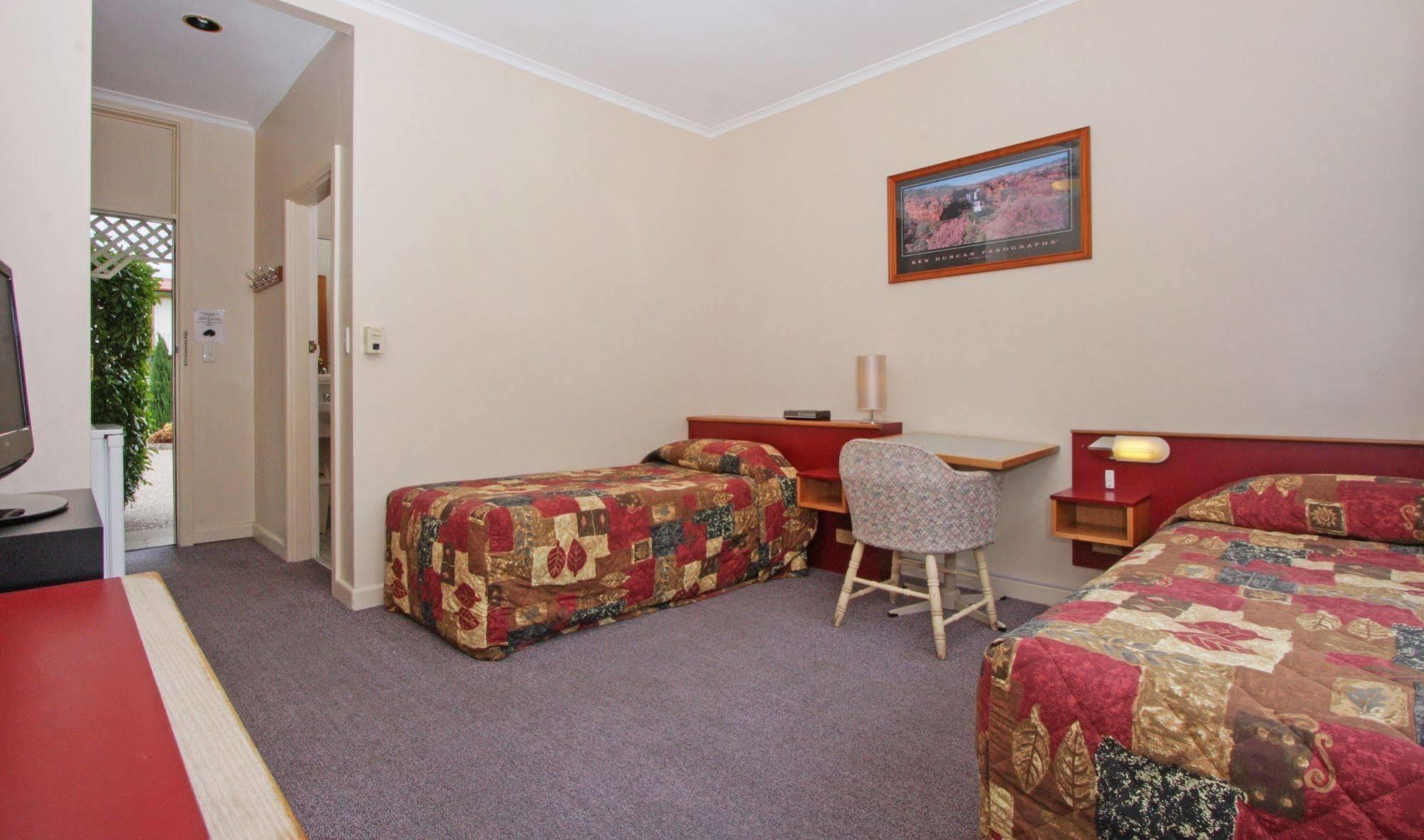 Redhill Cooma Motor Inn Buitenkant foto