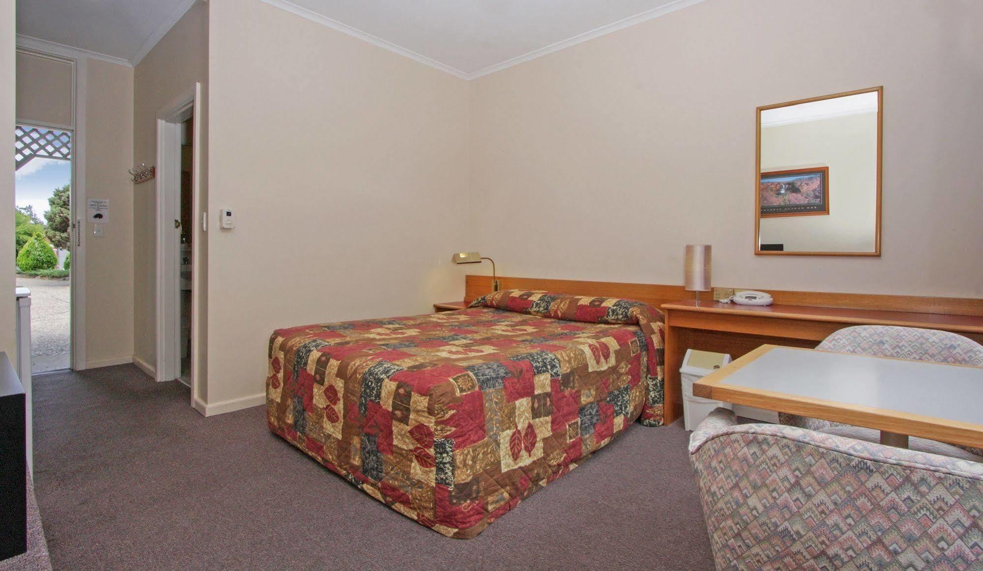 Redhill Cooma Motor Inn Buitenkant foto