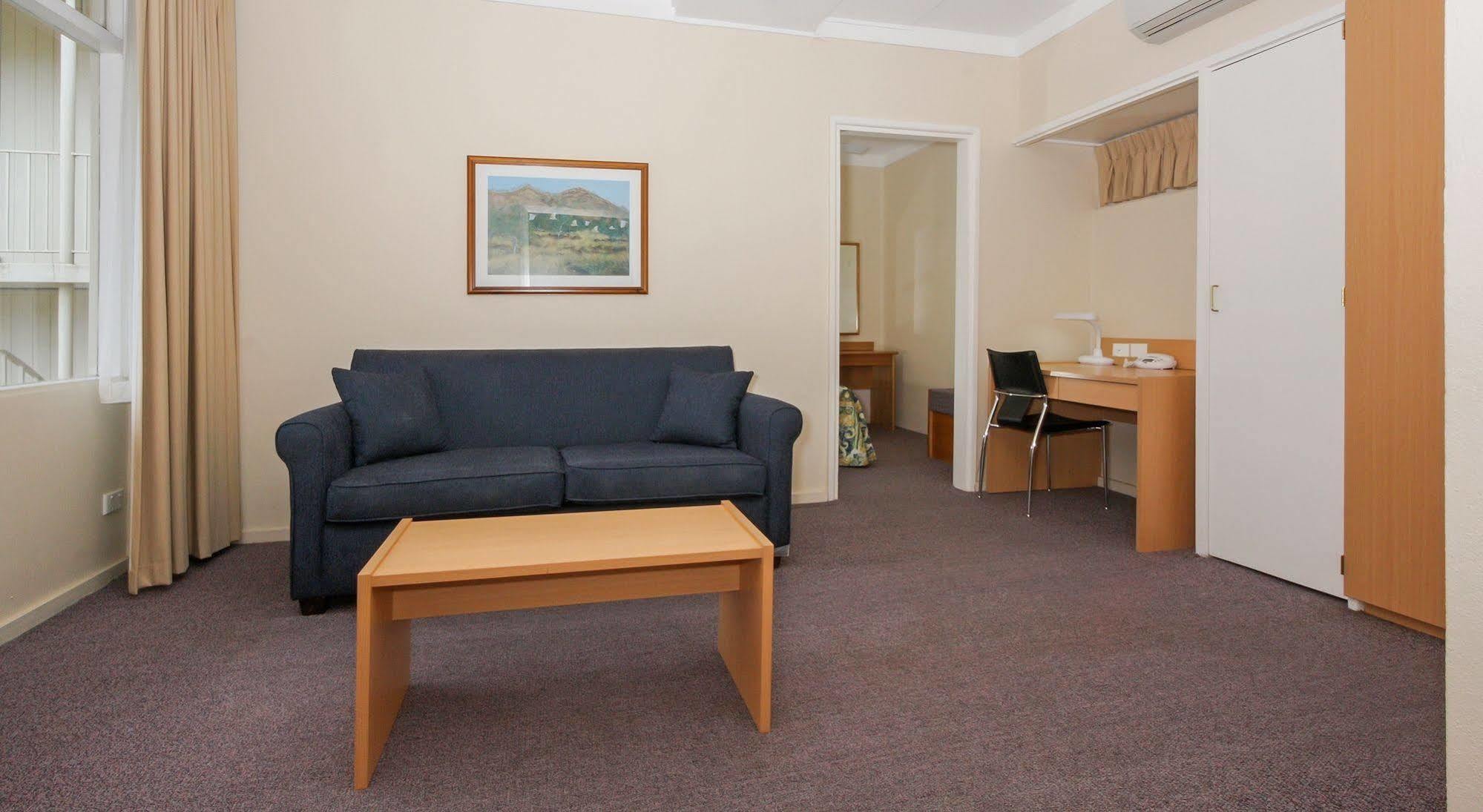Redhill Cooma Motor Inn Buitenkant foto