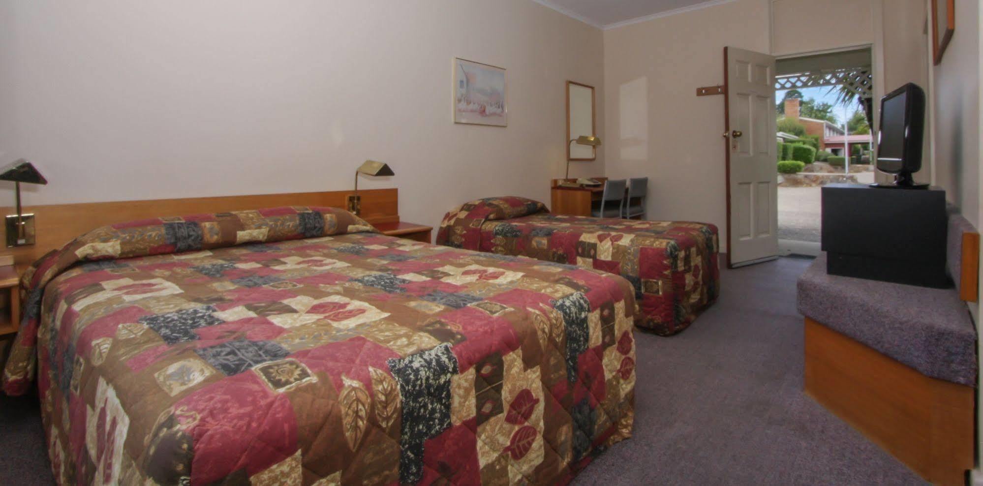 Redhill Cooma Motor Inn Buitenkant foto