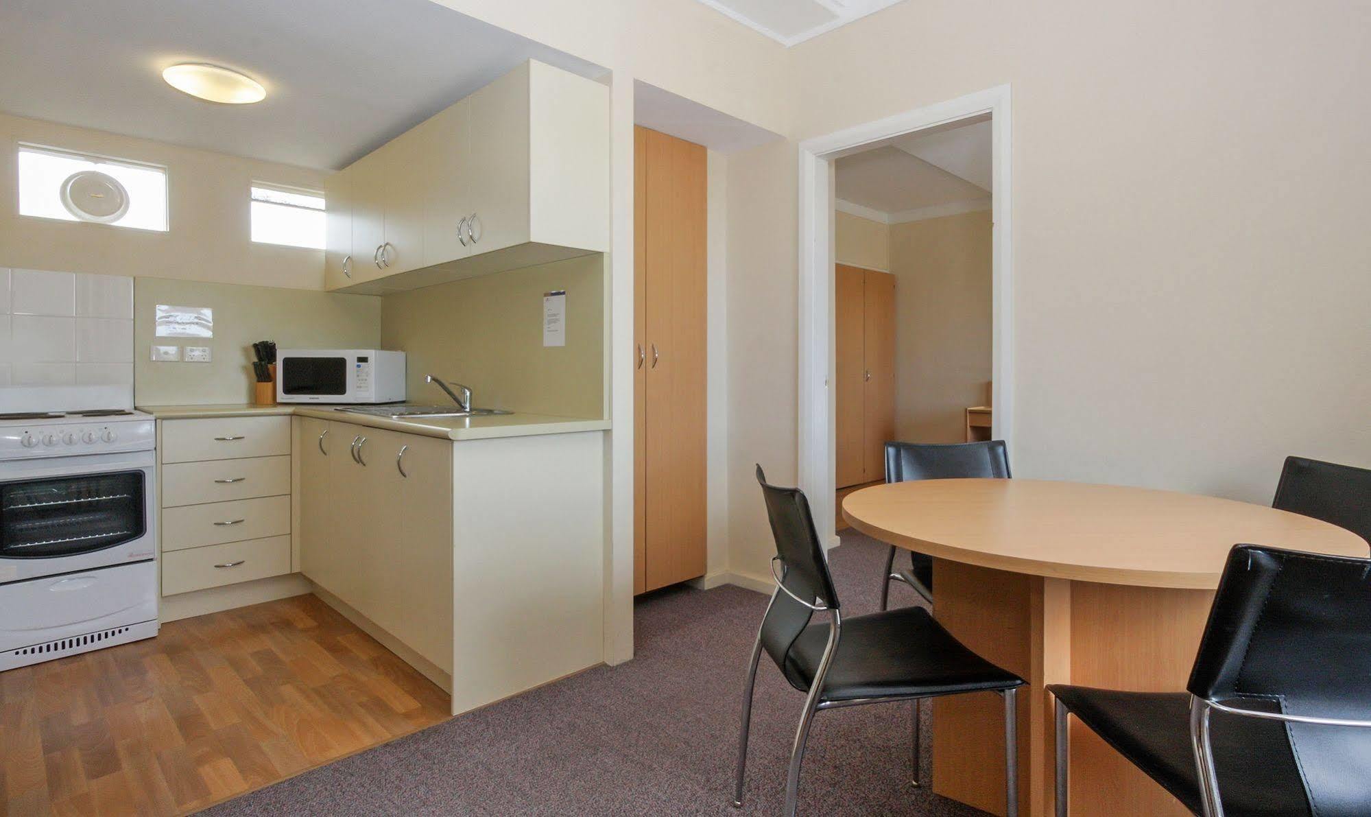 Redhill Cooma Motor Inn Buitenkant foto