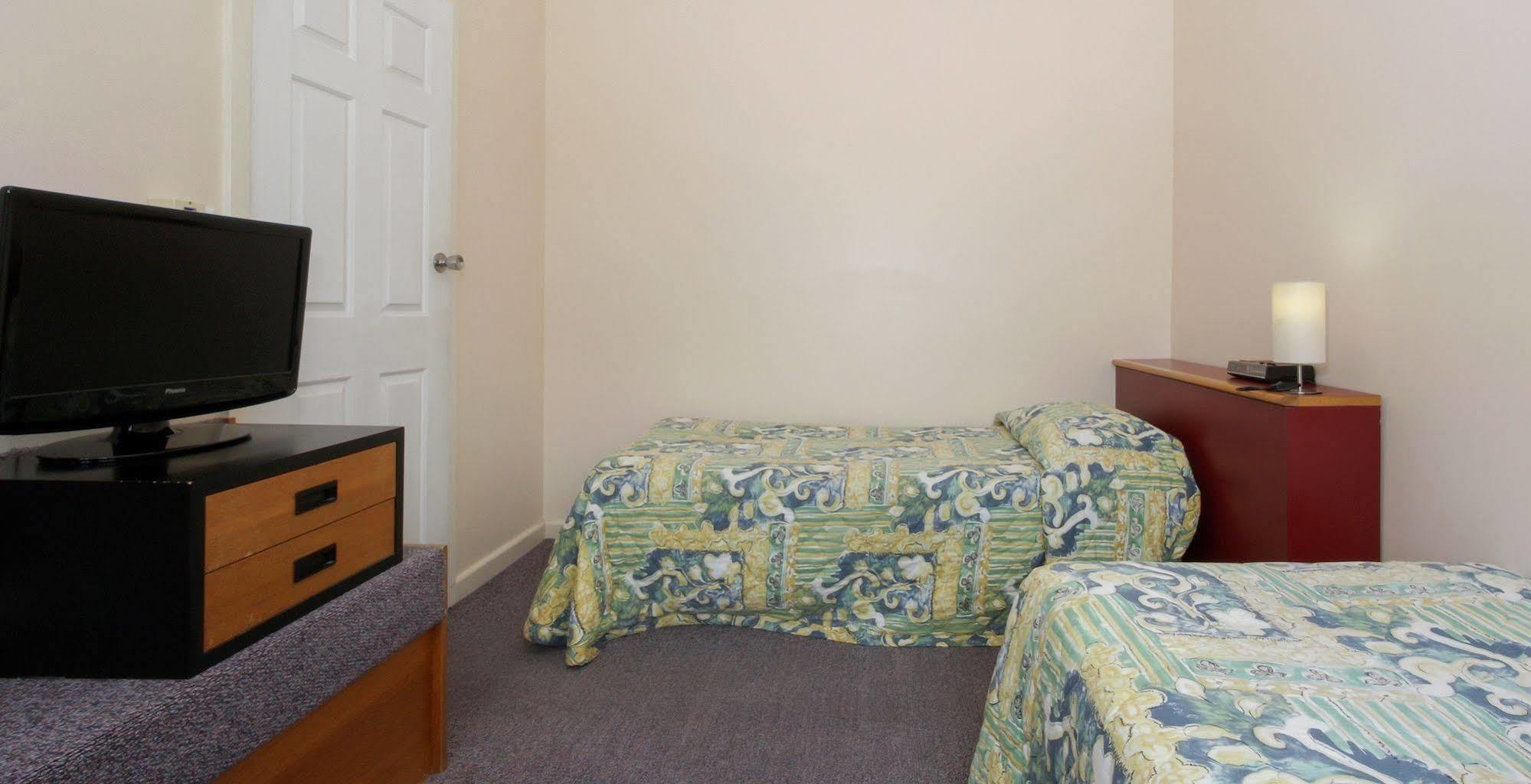 Redhill Cooma Motor Inn Buitenkant foto