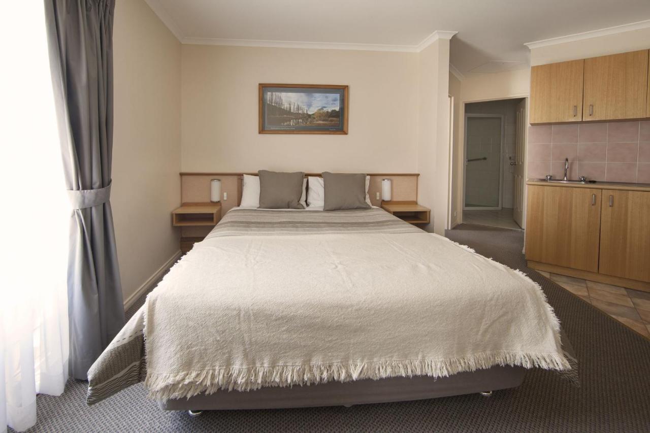 Redhill Cooma Motor Inn Buitenkant foto