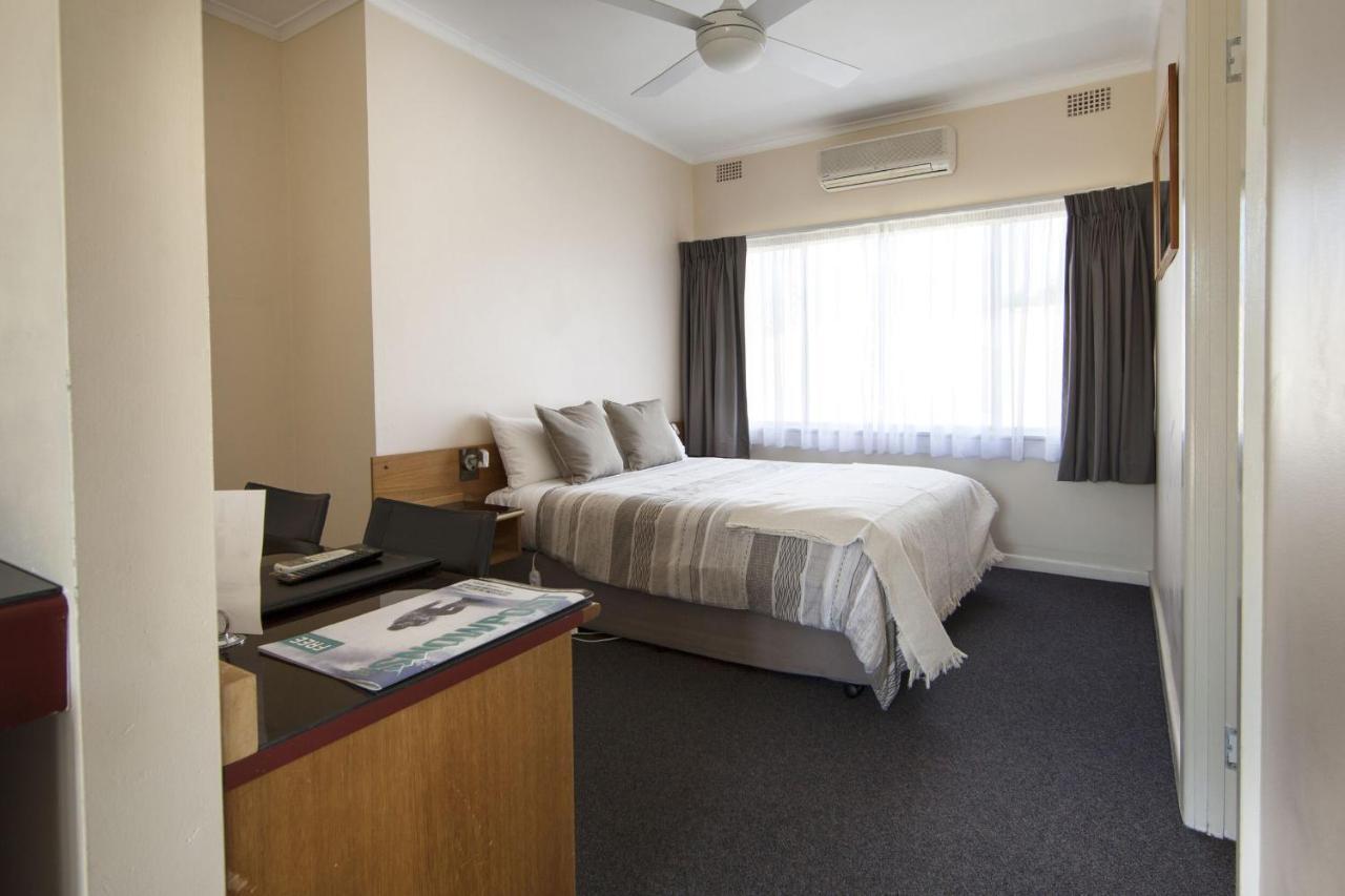 Redhill Cooma Motor Inn Buitenkant foto