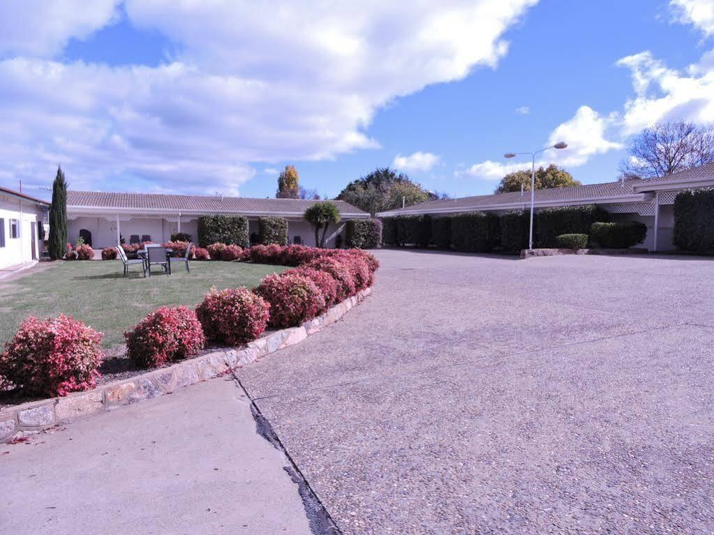 Redhill Cooma Motor Inn Buitenkant foto